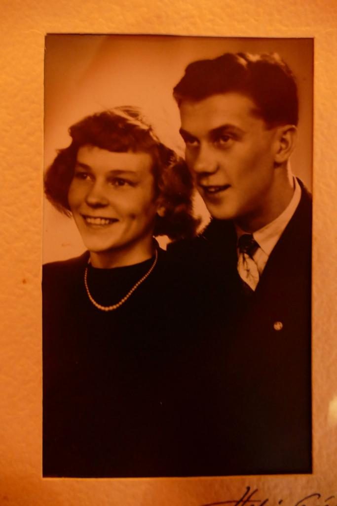 Muori & vaari. 61 vuotta avioliitossa, nyt yhdessä taivaan kultakaduilla 